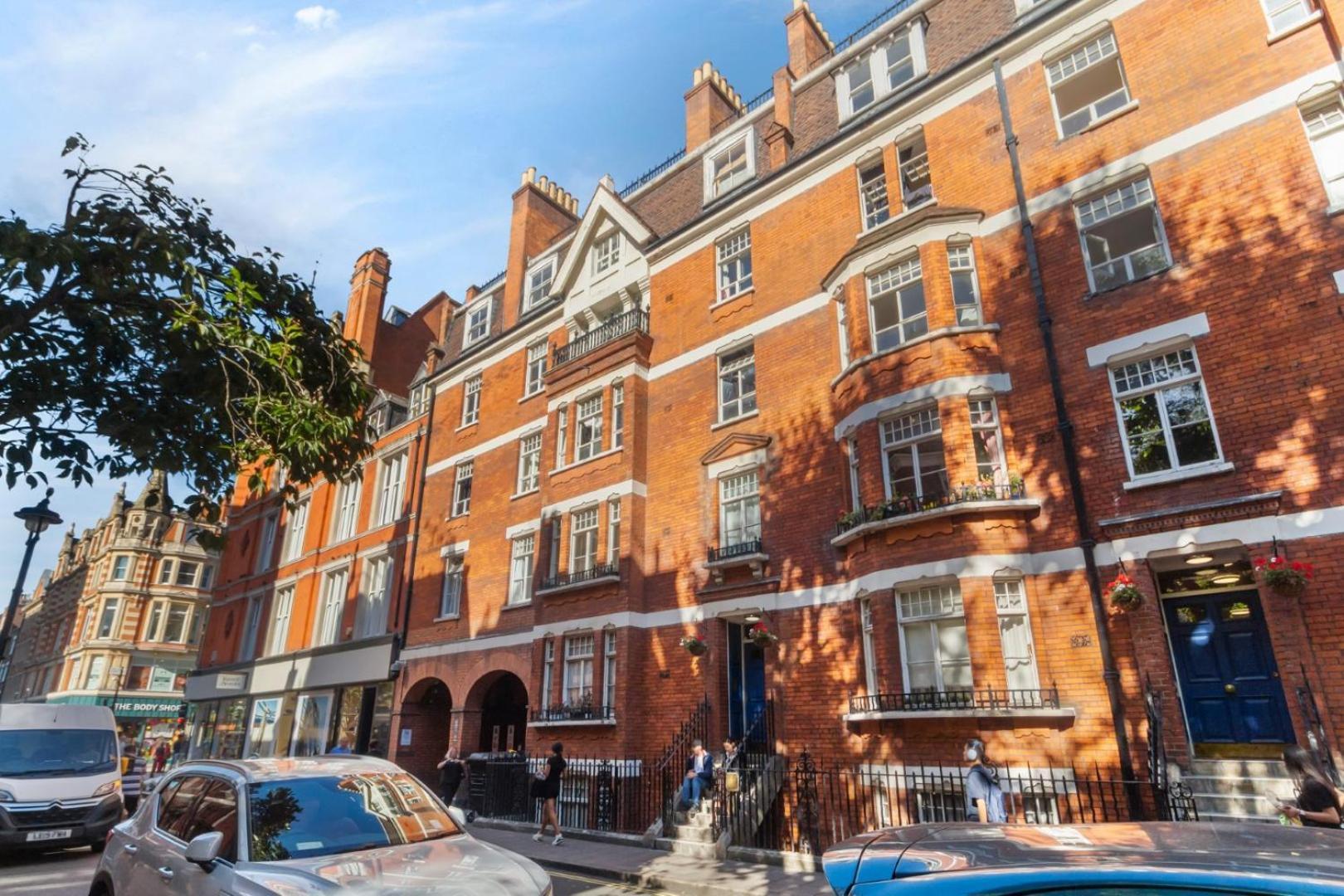 Luxury 2 Bed In The Heart Of Mayfair Your Stylish Retreat 4th Floor No Lift Londen